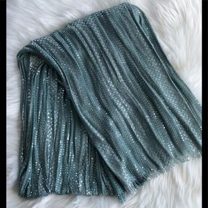 Shimmery fashion scarf